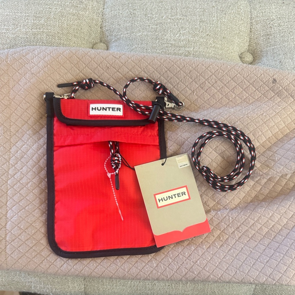 NWT, Hunter original Packable phone/ multi use crossbody pouch .